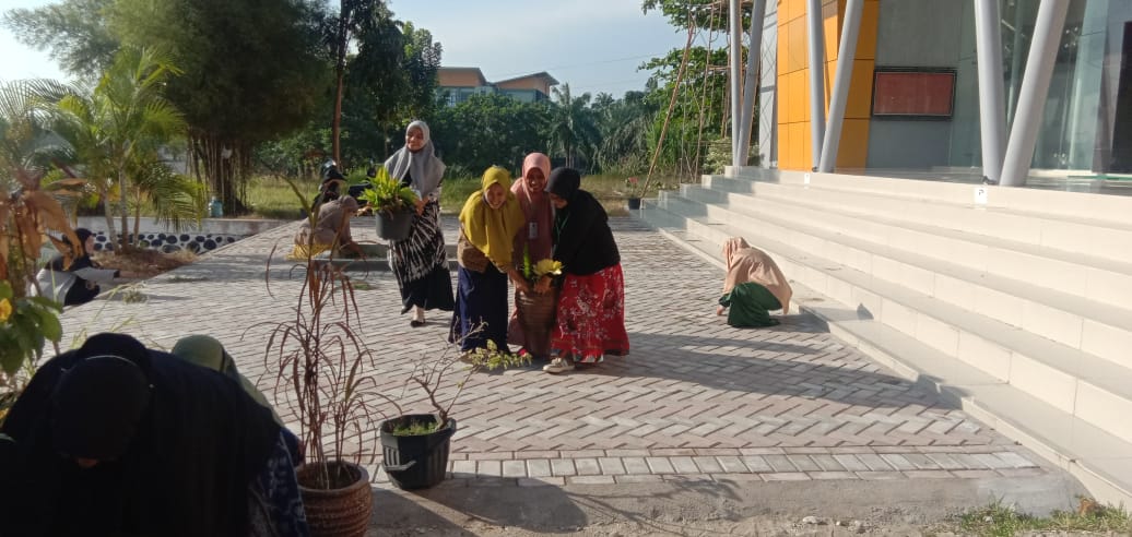 Jum'at Bersih, UPT. Perpustakaan IAIN Langsa Gelar Gotong Royong