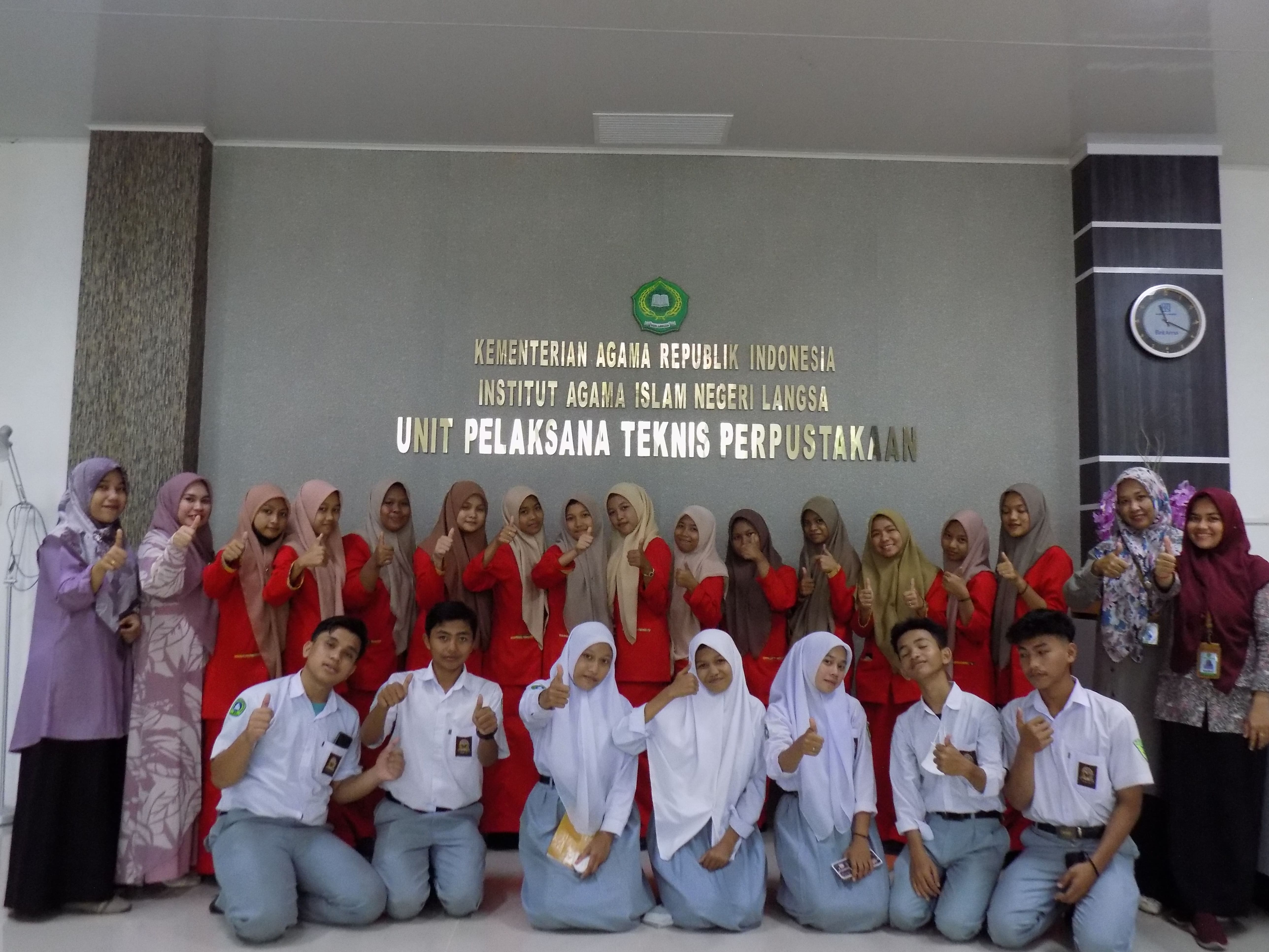 Kunjungan Siswa/siswi SMK Perbankan Graha Media ke Perpustakaan IAIN Langsa