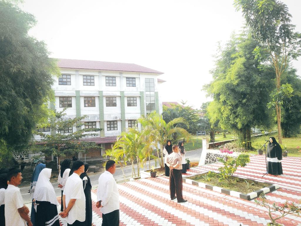 Upacara Senin, Kapus IAIN Langsa Tegaskan Kedisiplinan Kerja