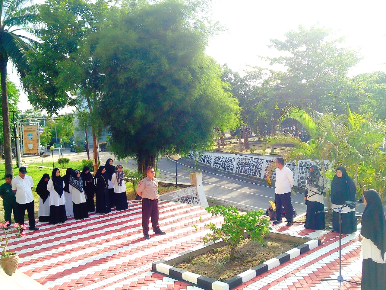 Pelaksanaan Upacara Senin Pagi di Akhir Bulan Mei