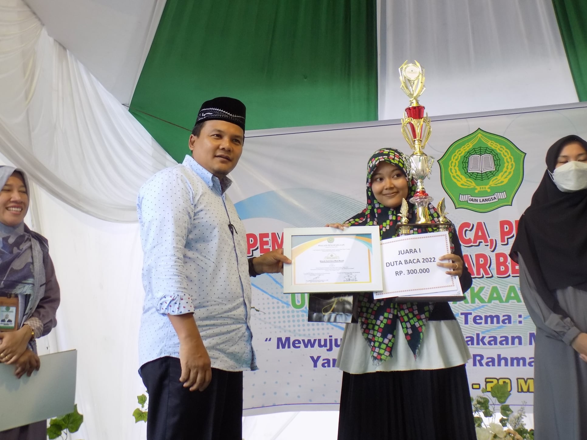 Penutupan Perlombaan oleh Wakil Rektor Bidang Akademik dan Pengembangan Kelembagaan Institut Agama Islam Negeri (IAIN) Langsa.