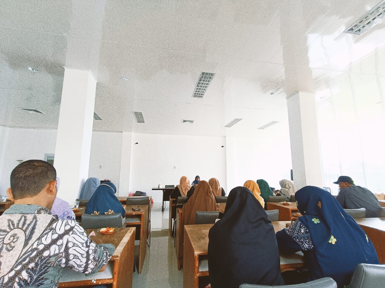Rapat Evaluasi Kinerja Staf Perpustakaan