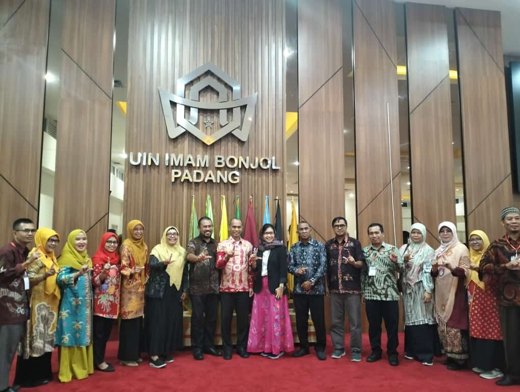 KEPALA PERPUSTAKAAN HADIRI RAKER APPTIS SUMATERA